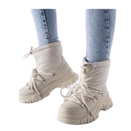 Beige insulated snow boots