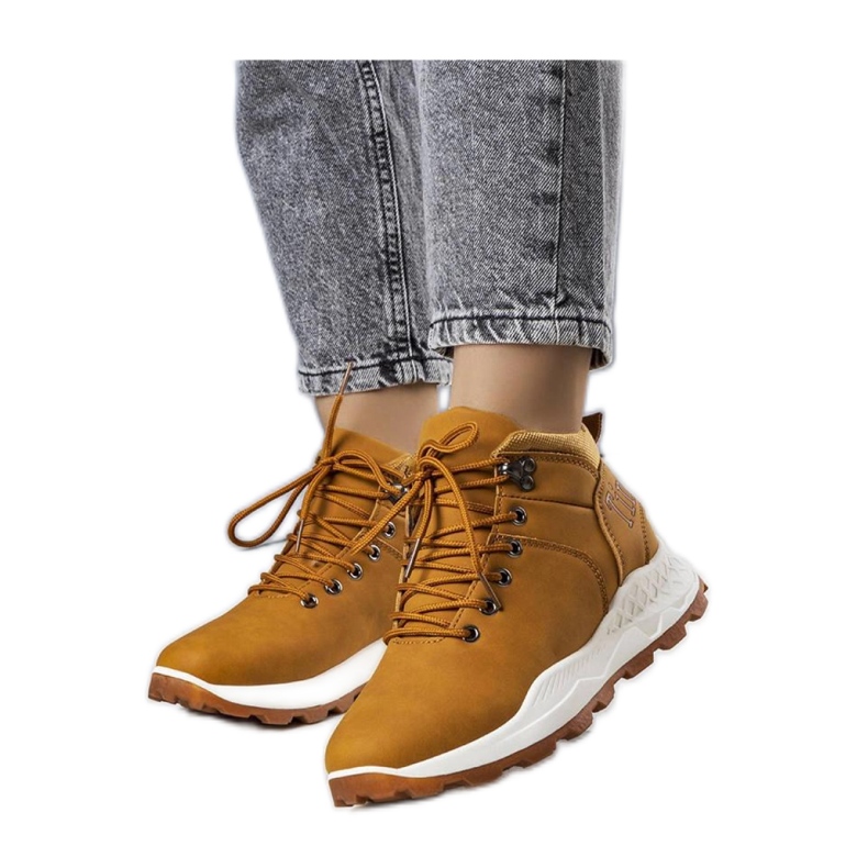 Brown insulated women's hiking boots
