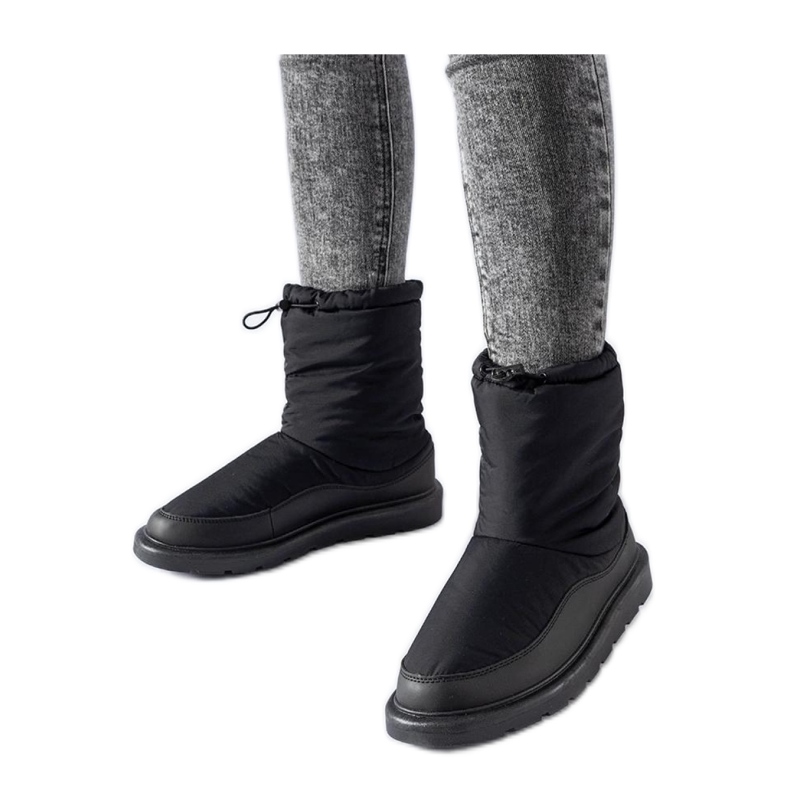 Black warm snow boots