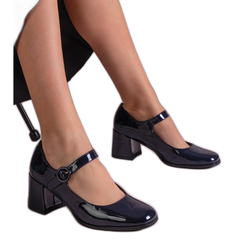 Navy blue varnished pumps with a strip on the post