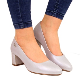 Pumps on the Sergio Leone Beige-Perła post