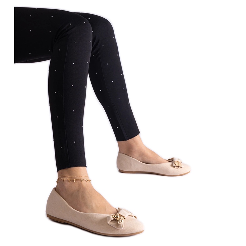 Beige ballet flats decorated with a bow and brooch