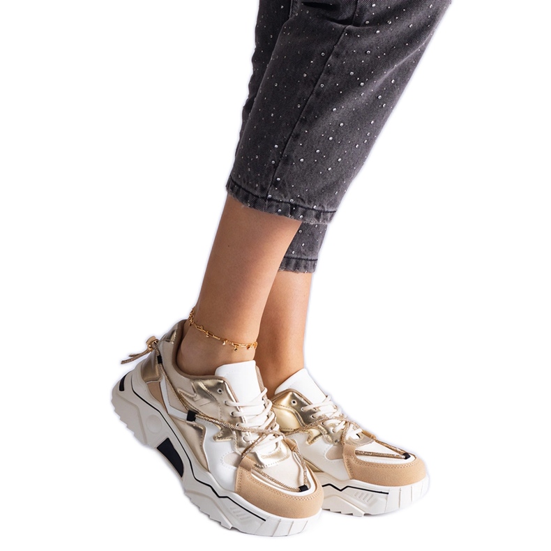 Beige sneakers decorated with a zircon string