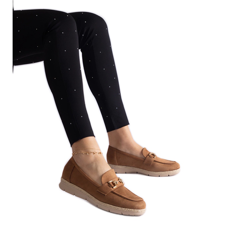 Caramel women's moccasins with eco suede with a chain brown