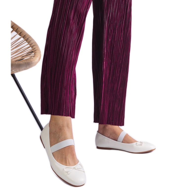 White ballerinas with an elastic band and a decorative bow