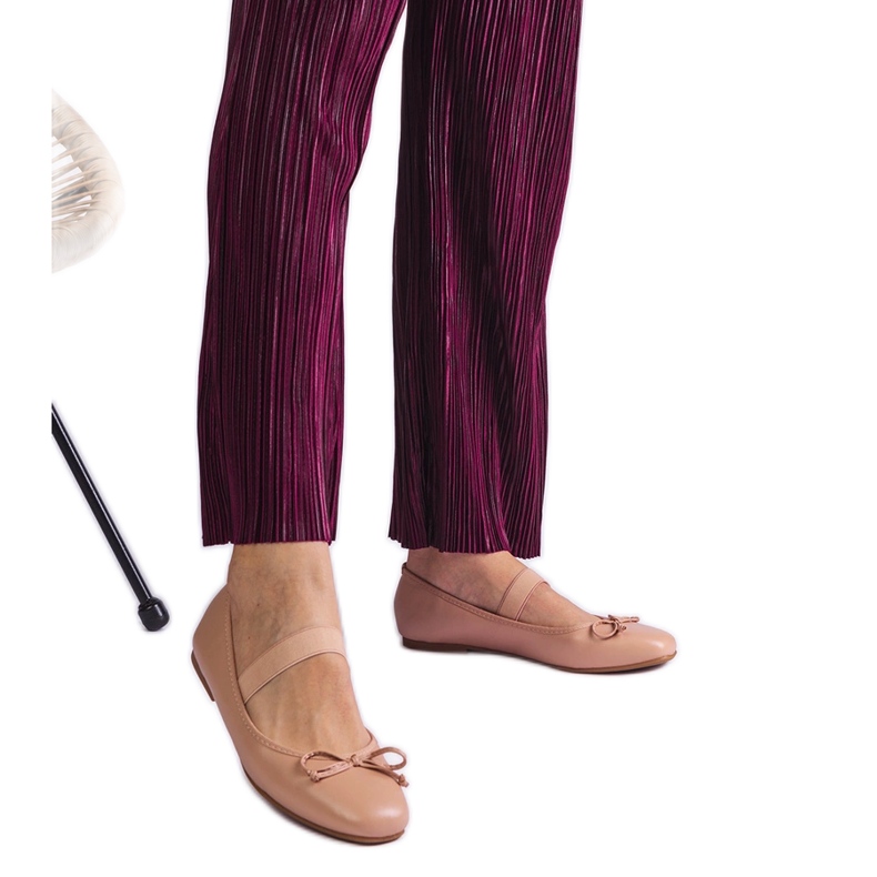 Beige ballerinas with an elastic band and a decorative bow