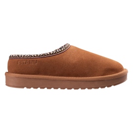 Manti Fitanu shoes insulated with brown wool