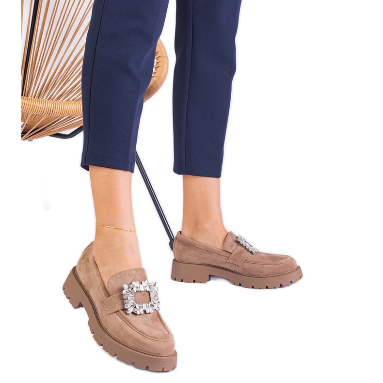 Beige women's loafers from Ekozamsz with an elegant decoration