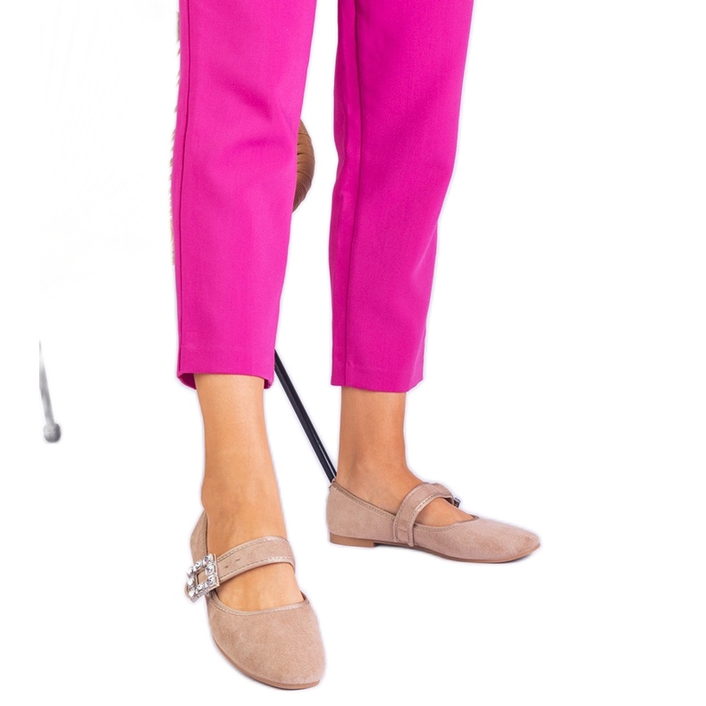 Beige ballerinas decorated with a buckle with crystals Beige ballerinas decorated with a buckle with crystals