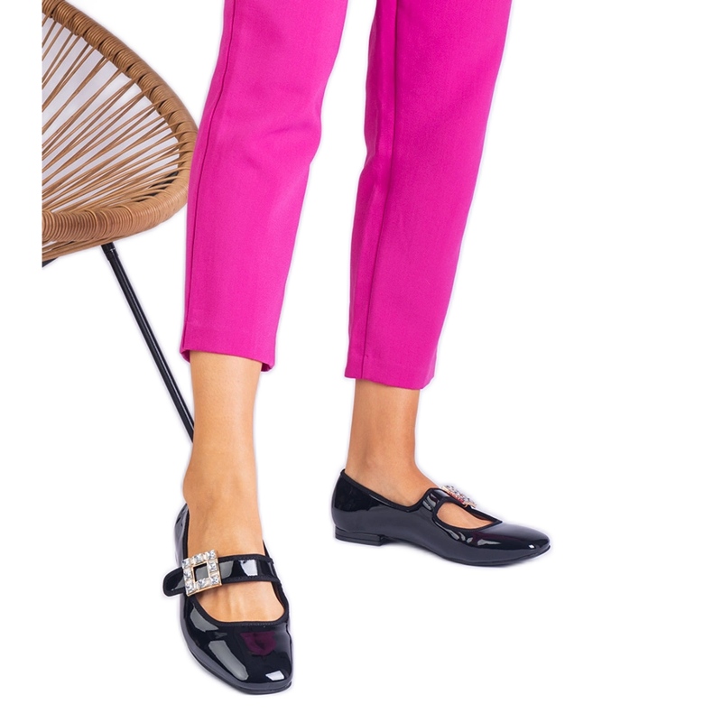 Black varnished ballerinas decorated with a buckle Black varnished ballerinas decorated with a buckle