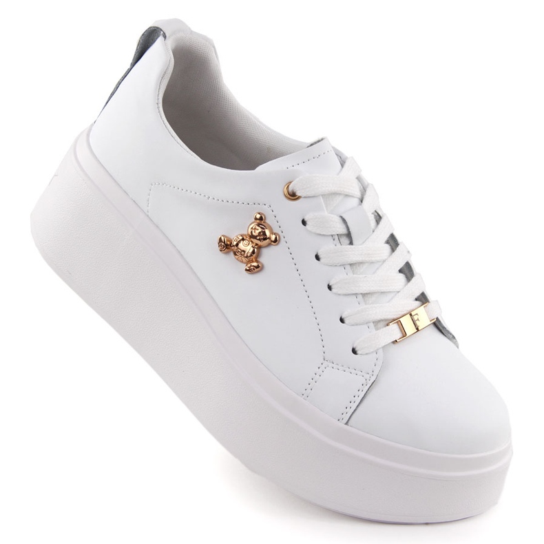 Women's leather shoes on the white Filippo platform