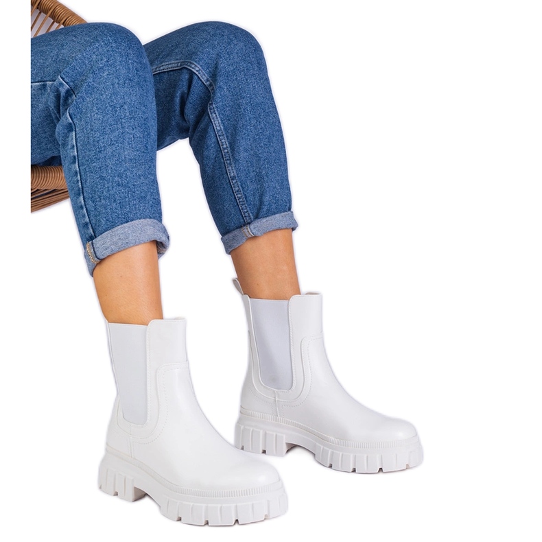 White ankle boots with a flexible insertion