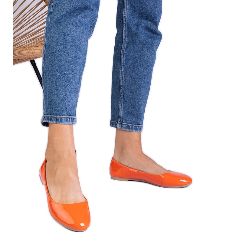 Orange varnished ballerinas