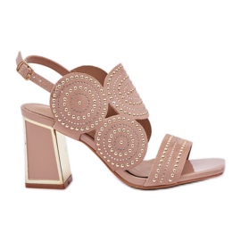 Decorated sandals on the dark -sized post beige