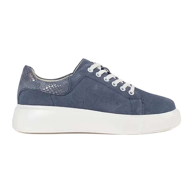 Goodin Blue leather sneakers on a thick sole Goodin Blue leather sneakers on a thick sole
