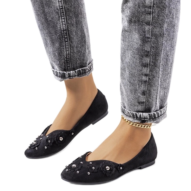 D/GMR Black ballerinas with a Halah cut