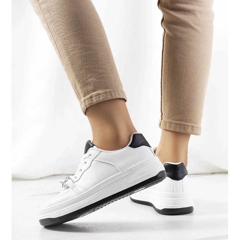 D/GMR White sneakers with a chain from Maring