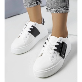 D/GMR White sneakers decorated with a black Toni buckle