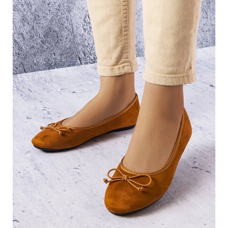 D/GMR Brown ballerinas with a Chandonnet bow