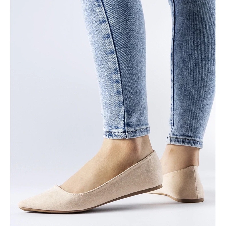 D/GMR Beige ballet flats with a pointed toe Riv