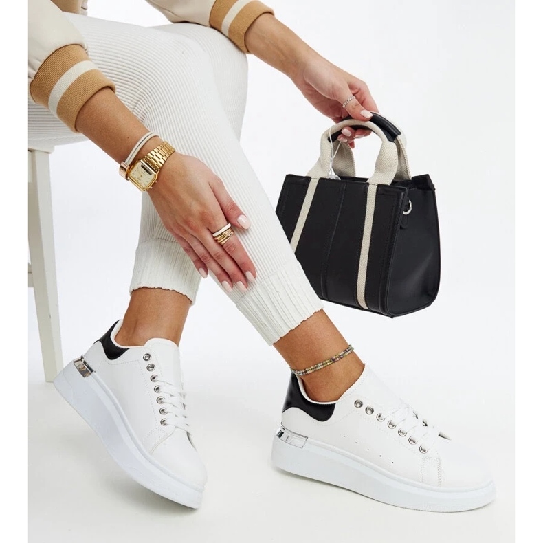 D/GMR White sports shoes with a black Meriana insert