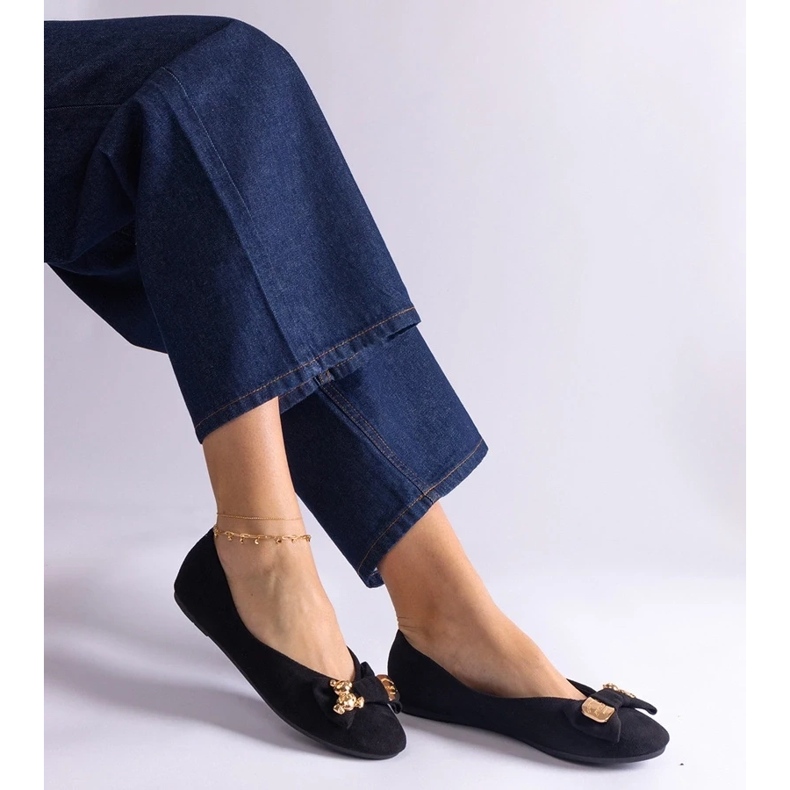 D/CEO Black ballet flats decorated with an Esdras bow and brooch