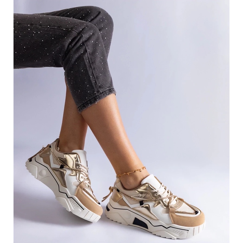 D/CEO Beige sneakers decorated with a zircon Valdez string