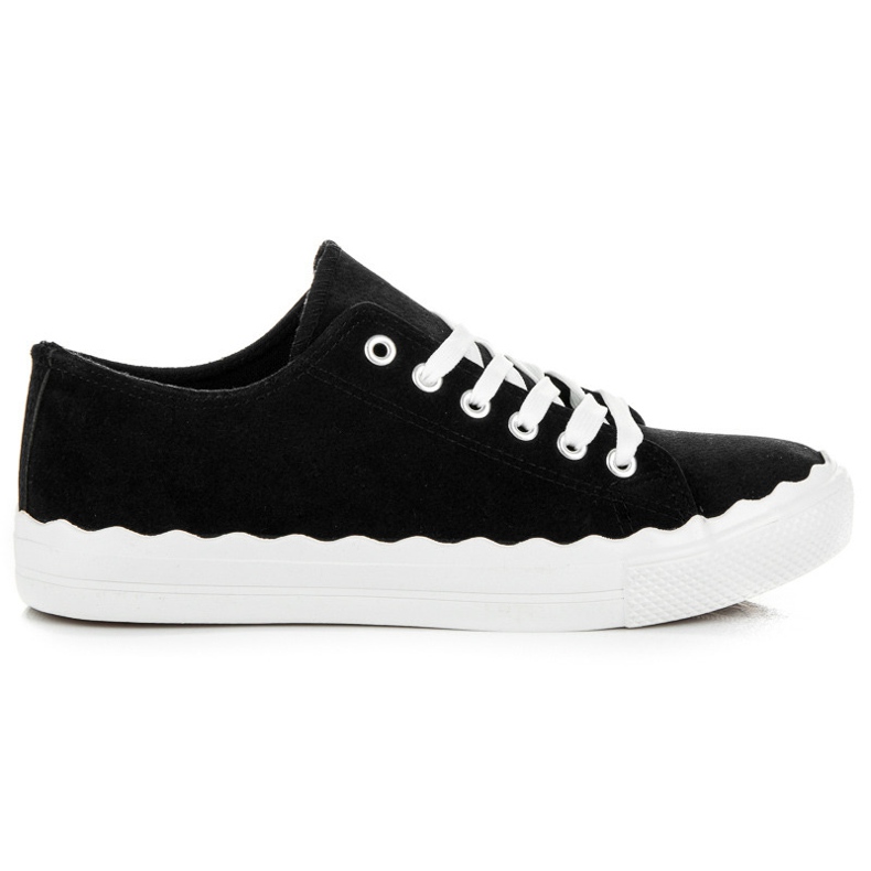 Tied sneakers black