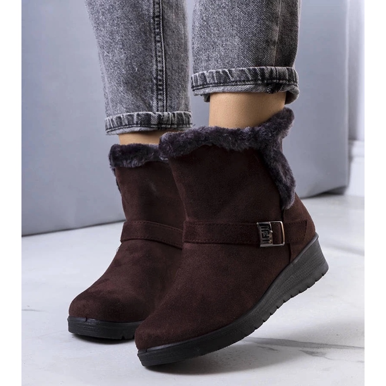 D/CEO Brown insulated boots on a Capo wedge