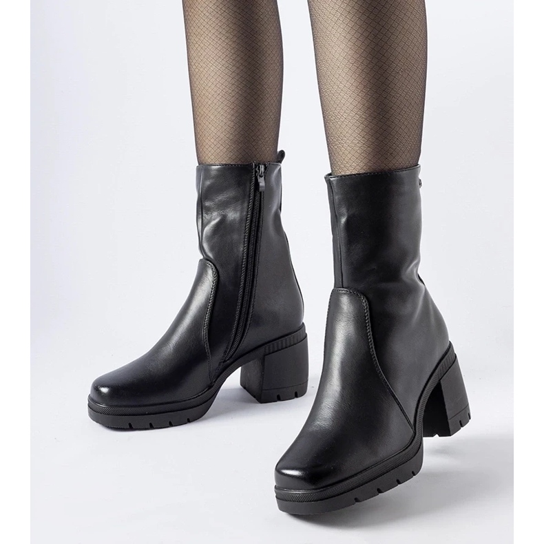 D/CEO Black insulated ankle boots from Agordino