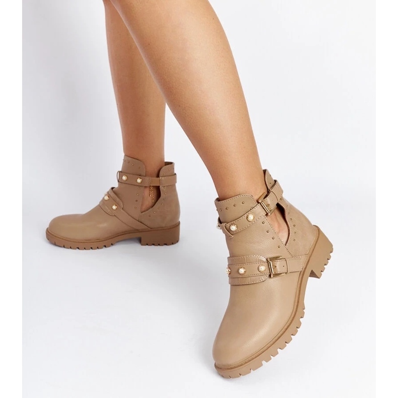 D/CEO Beige ankle boots with a cutout and Asker pearls