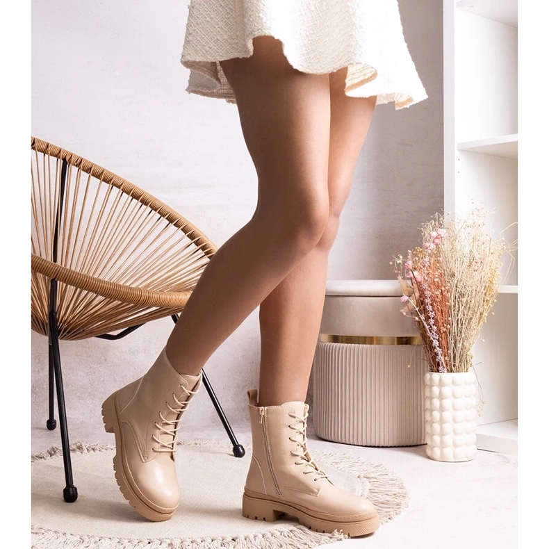 D/CEO Beige insulated classic ankle boots by Edmund
