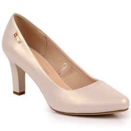 Pumps on the Sergio Leone beige post