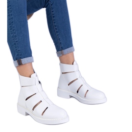 White boots with eco -leather with flat -heeled cutouts