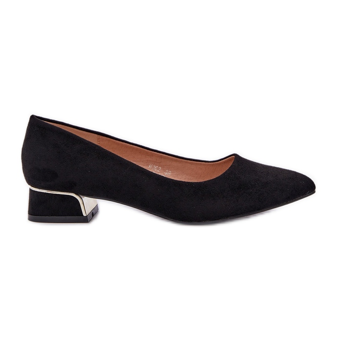 Pumps with low heels and pointed toes black