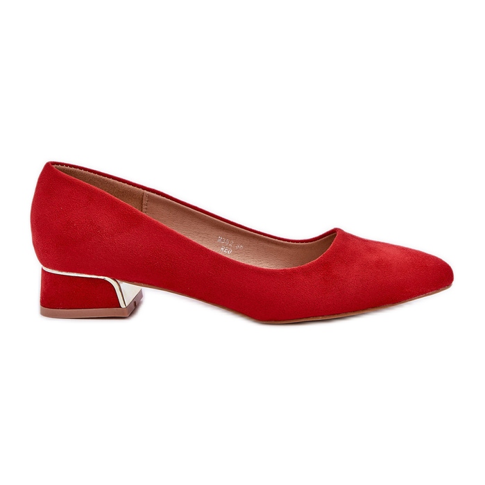 Pumps with low heels and pointed toes red