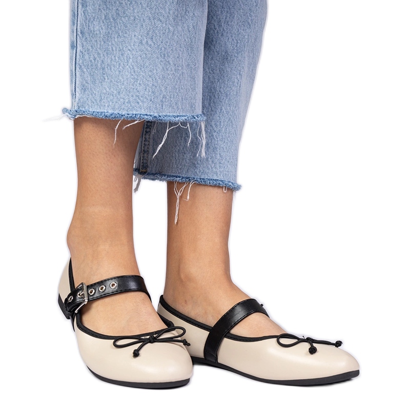 Beige women's ballerinas with a bow