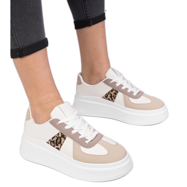 Beige sneakers sneakers on the platform Beige sneakers sneakers on the platform