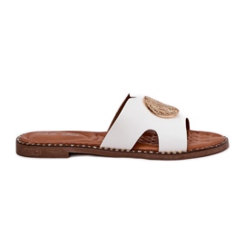 Flat women's flip flops with a decorative white detail Flat women's flip flops with a decorative white detail