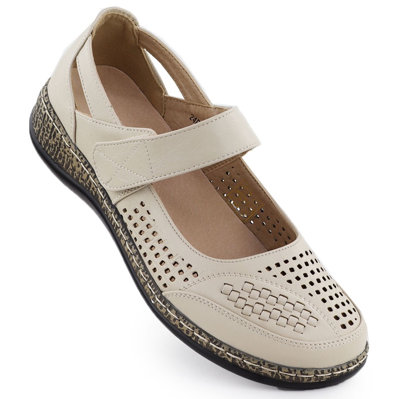 Women's shoes with openwork beige Unisoft 7026