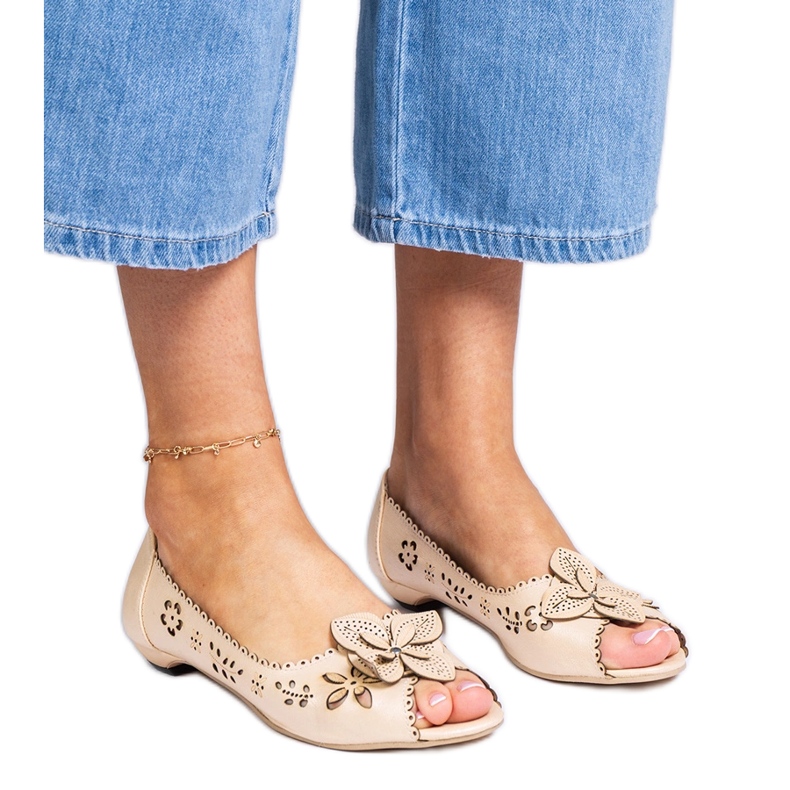 Beige openwork ballerinas with an open toe