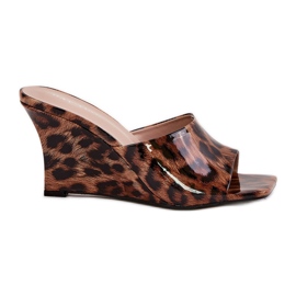 Painted women's flip flops brown leopard leopard print