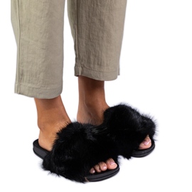 Black slippers with fur Black slippers with fur