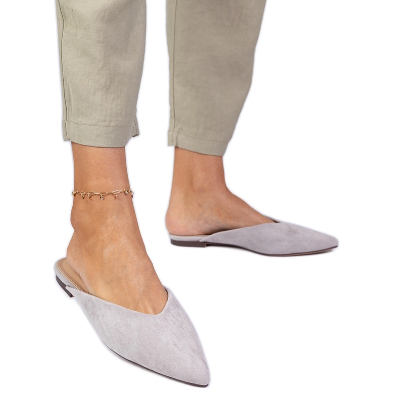 Elegant gray flip flops made of ekozamszu grey