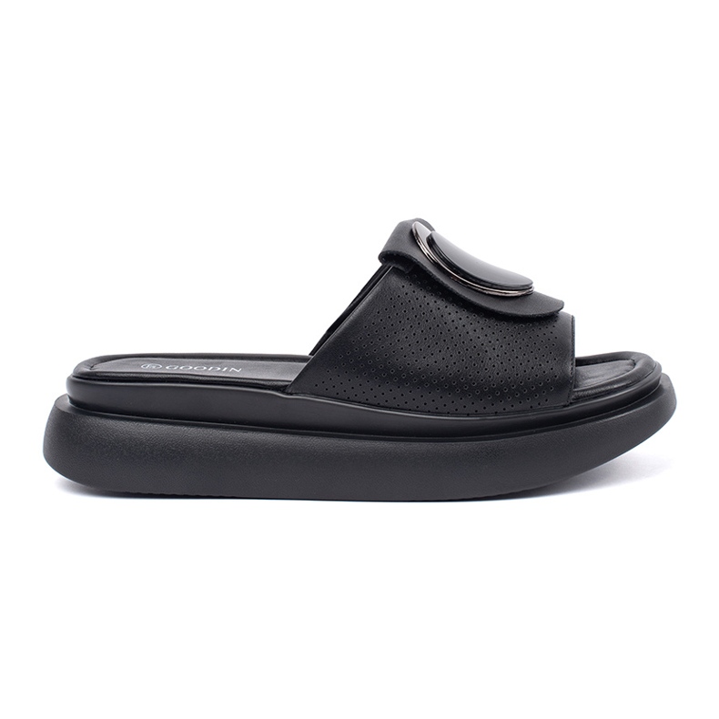 Goodin Black comfortable flip flops on the platform