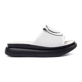 Goodin White and white comfortable flip flops on the platform