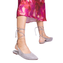 Gray flat -heeled pumps tied on ankle grey