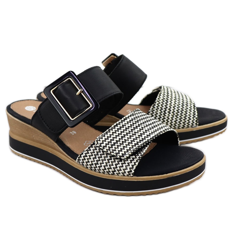 Women's leather wedges on the Black Remonte D6463-03 wedges