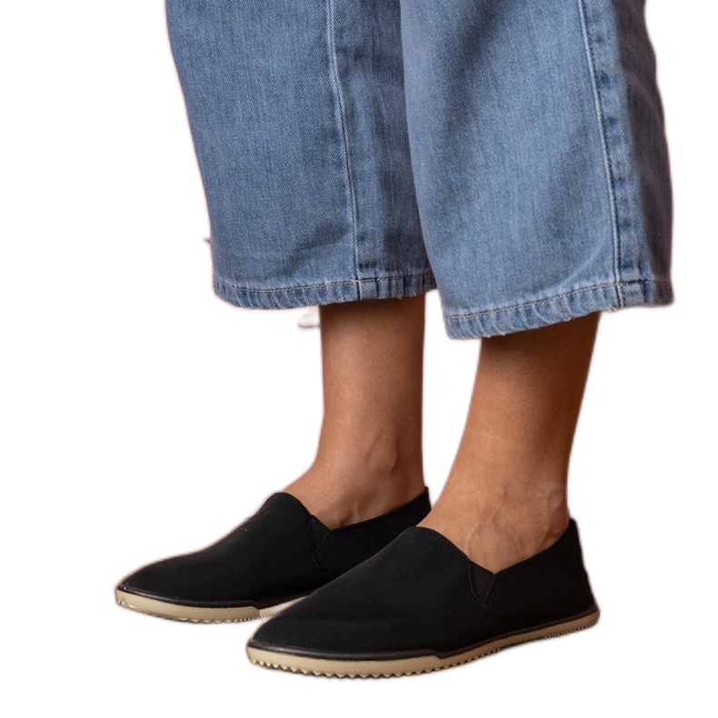 Black women's slip -up sneakers