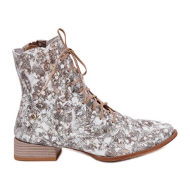 Leather patterned flat-heeled Maciejka 06391-25 beige boots